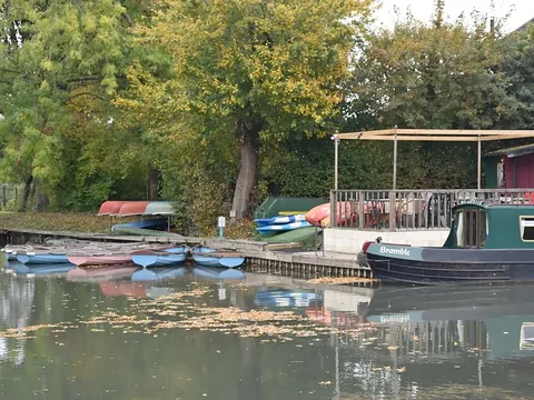 Hire boats at Galleon Marine, Colt Hill